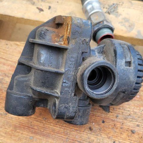 Прискорювальний кран wabco man 81.52116-6078 1161 - TIR-розборка Славута