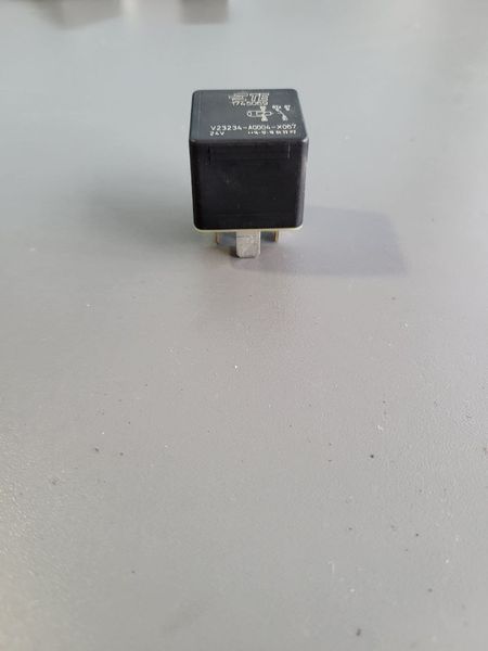 Автомобільне реле TE Connectivity V23234-A0004-X067 1745069 915 - TIR-розборка Славута