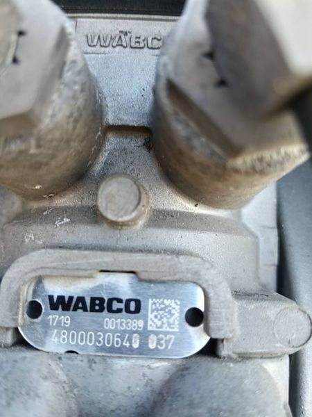 Гальмівний кран DAF XF 106 Euro 6 головний Wabco 4800030640 4800030640 - TIR-розборка Славута